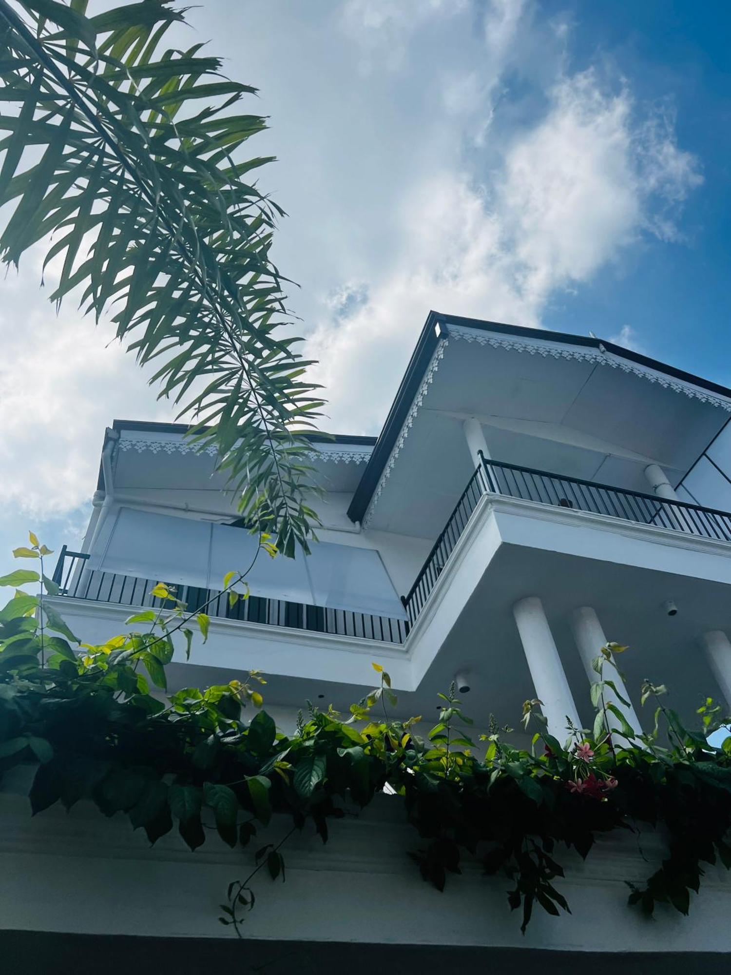 Ramlyn Guesthouse & Restaurant Negombo Exterior photo